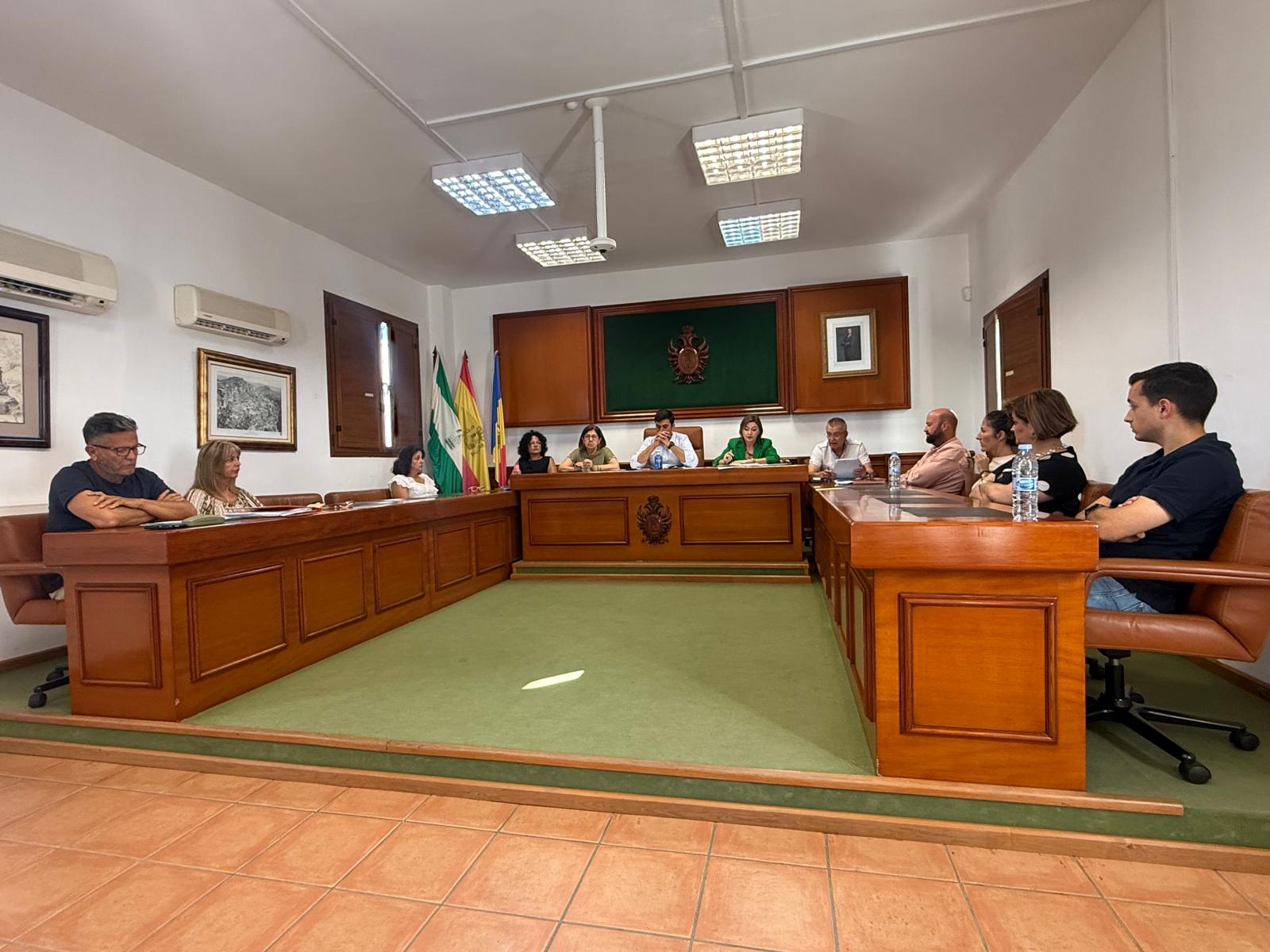 Mojácar, 29 de mayo de 2025 – El Ayuntamiento de Mojácar ha puesto de manifiesto una vez más su compromiso con la gestión responsable, la sostenibilidad y la mejora continua de los servicios municipales durante el pleno ordinario celebrado hoy, en el que se trataron diversos asuntos de interés para vecinos y visitantes.